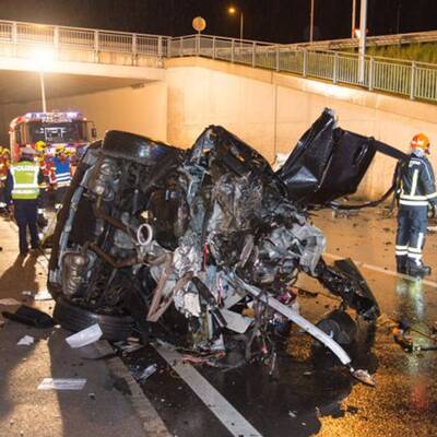 Mercedes in 2 Teile gerissen