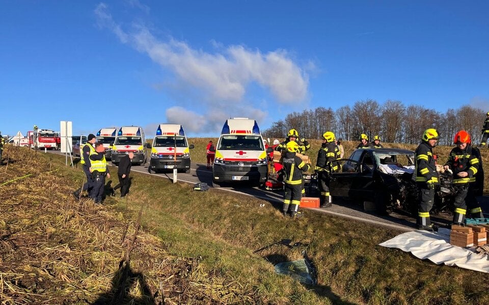 Horror-Crash: Sieben Verletzte, darunter drei Kinder
