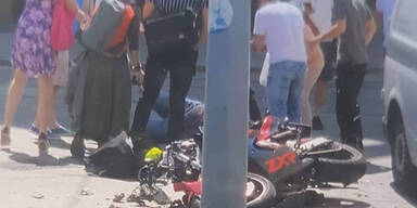 Biker (29) crasht mit Pkw in Wien &ndash; Spital