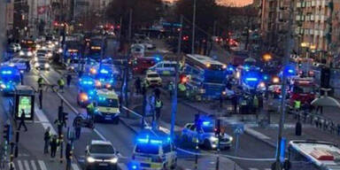 Bus crasht in Stockholm in Bushaltestelle &ndash; mehrere Tote