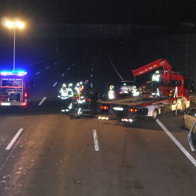 Fünf Pkw kollidierten aus noch ungeklärter Ursache