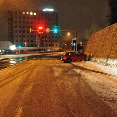  Von Tirol bis ins Burgenland gibt es Verkehrsprobleme. Besonders betroffen von Schnee ist Wien.