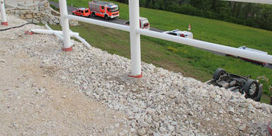 Bub (2) startet Mamas Auto: Abgestürzt