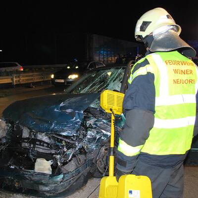 Fünf Pkw kollidierten aus noch ungeklärter Ursache