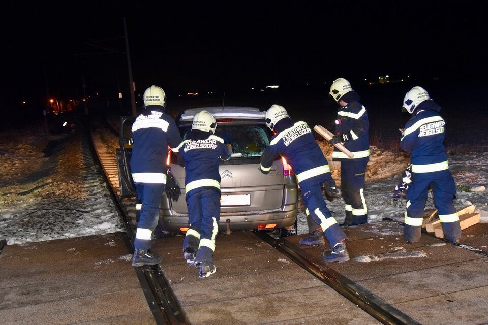 Unfall auf Bahngleisen Wunder