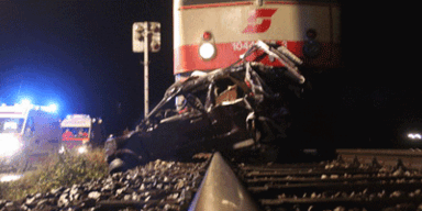 Eingeklemmter Autofahrer starb unter Zugsrädern