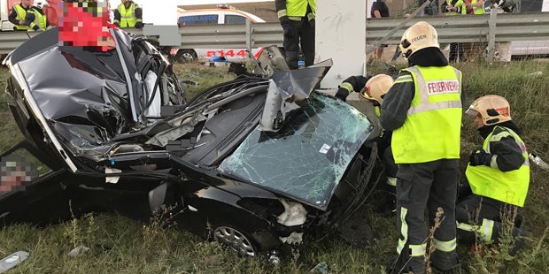 Mutter bei Verkehrsunfall in Wien getötet, Kinder verletzt