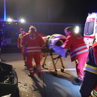 Fünf Pkw kollidierten aus noch ungeklärter Ursache