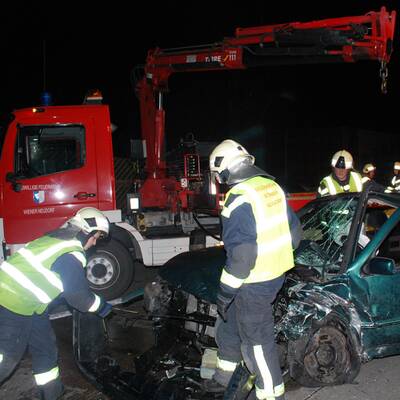 Fünf Pkw kollidierten aus noch ungeklärter Ursache