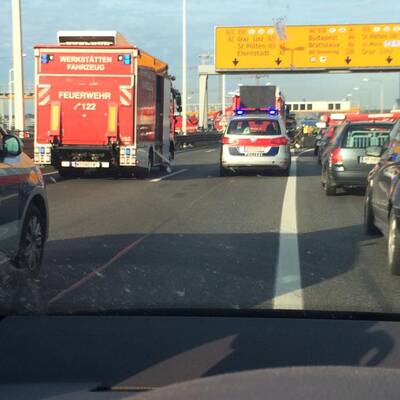 Lkw-Unfall legt A23 lahm