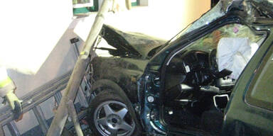 Bei Verfolgungsjagd in Haus gekracht