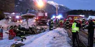 Auto in Kärnten von Zug gerammt - Ein Toter