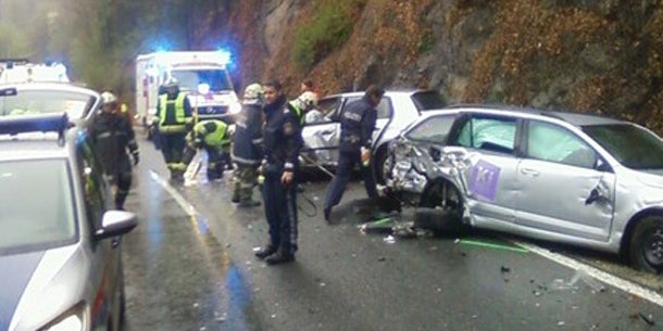 Frau bei Frontal-Crash schwer verletzt