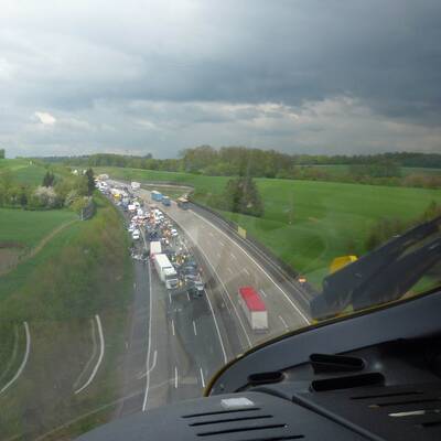 Etwa 50 Fahrzeuge rasten ineinander. 11 Menschen wurden verletzt.