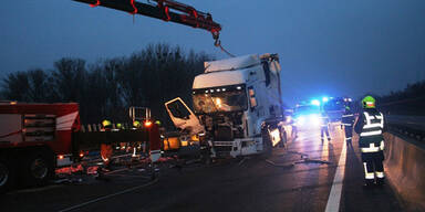 Ein Toter nach Horror-Crash auf der A22