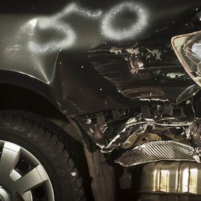 In dichtem Nebel rasten dutzende Autos ineinander