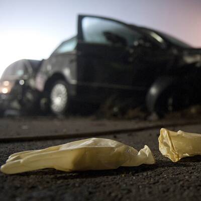 In dichtem Nebel rasten dutzende Autos ineinander