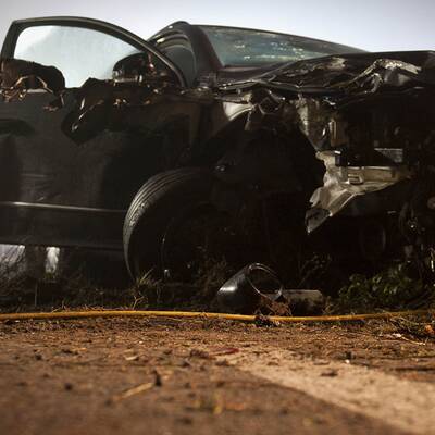 In dichtem Nebel rasten dutzende Autos ineinander