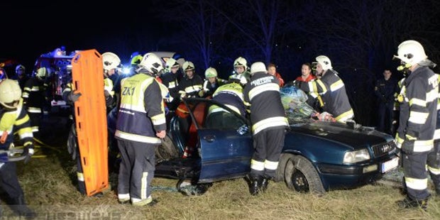 Alko-Raser baut ohne Schein Unfall