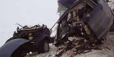 Auto zerfetzt: Schwangere starb
