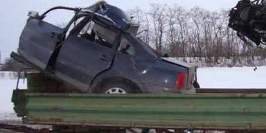 Auto zerfetzt: Schwangere starb