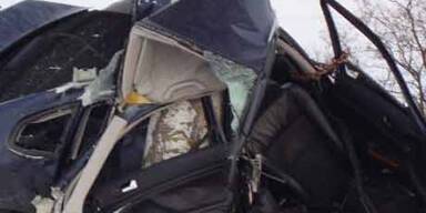 Auto zerfetzt: Schwangere starb