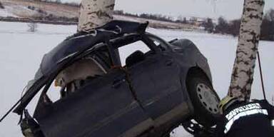 Auto zerfetzt: Schwangere starb