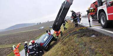 Steirerin rast in Sattelzug - tot