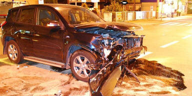 Massen-Crash am Weg zur Entbindung