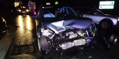 Ausweichmanöver endet in Hausmauer