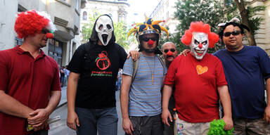 Tausende Ungarn auf der Straße