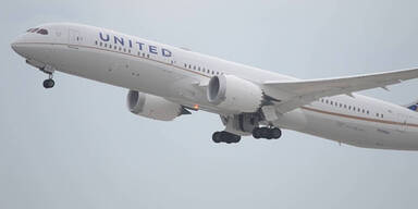 Rauch im Cockpit: Boeing 787-900 muss notlanden