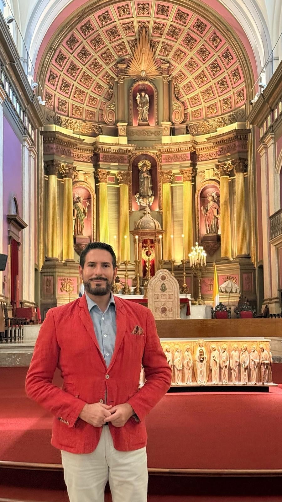 Clemens Unterreiner zündete in der Kathedrale von Montevideo eine Osterkerze für seine verstorbene Mama an. 