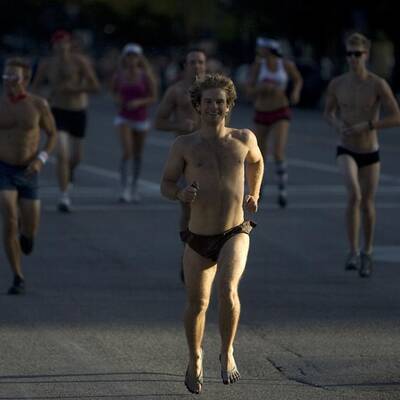 In Unterwäsche gegen strenge Gesetze