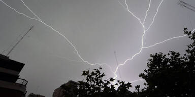 Schwere Unwetter in USA und Argentinien