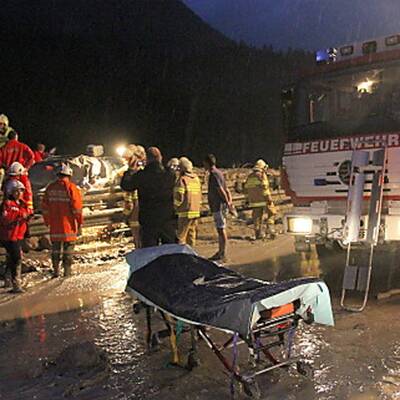  Die beiden Insassen wurden verletzt.