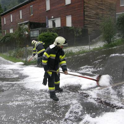 Aufräumarbeiten nach Unwettern