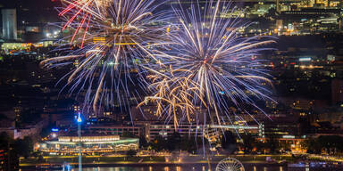 Mega-Feuerwerk am Urfahranermarkt