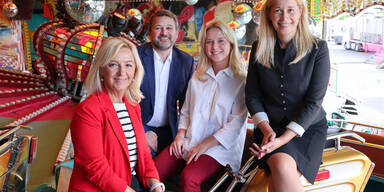 Testen den Musikexpress: M. Damm, P. Ilchmann, S. Horwath und D. Lang-Mayerhofer.