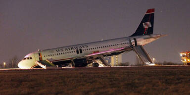 Flugzeug-Fahrwerk brach beim Start weg