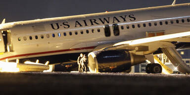 Flugzeug-Fahrwerk brach beim Start weg