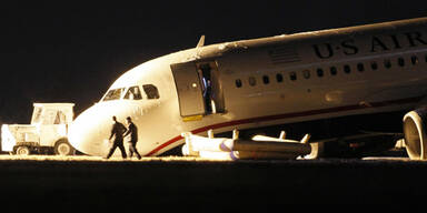 Flugzeug-Fahrwerk brach beim Start weg