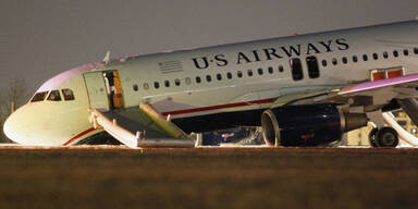 Flugzeug-Fahrwerk brach beim Start weg