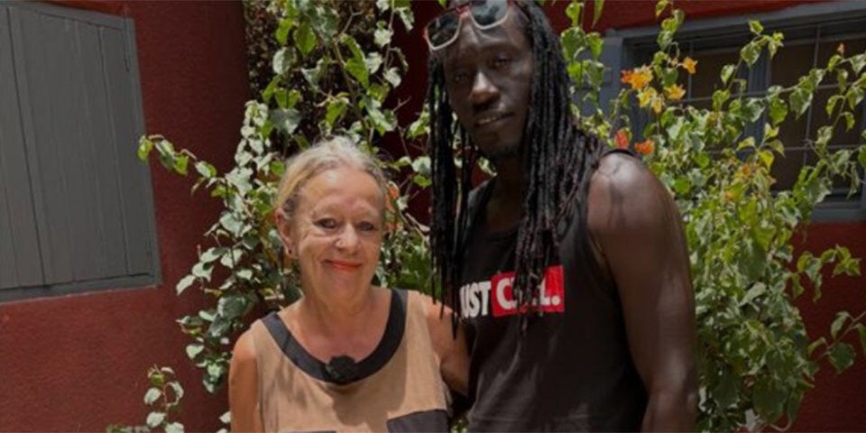 Uschi Amore unter Palmen