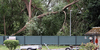 Unwetter über Deutschland: Ein Toter