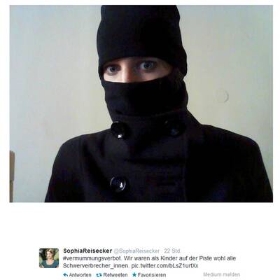 Hunderte Vermummte zeigen sich auf Twitter und Facebook