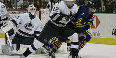 vanek sabres canucks