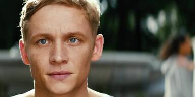 Schweigh&ouml;fer geht ein Frettchen auf den Sack