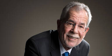 Van der Bellen rappt die Bundeshymne