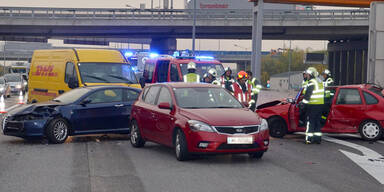 Serien-Crash auf der Südautobahn 